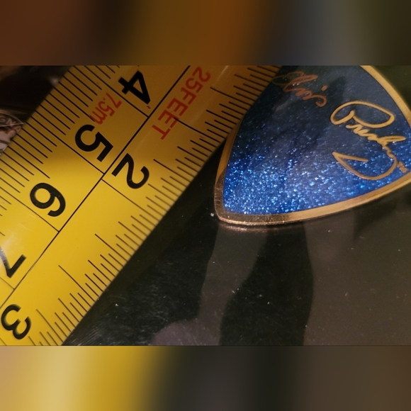 NWT RARE ELVIS PRESLEY BLUE GUITAR PIN FROM GRACELAND - Picture 4 of 4